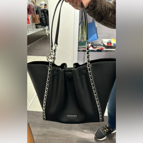 Untouch brand new Authentic Michael Kors Mina Large Chain Shoulder Bag (Black) - Picture 5 of 5